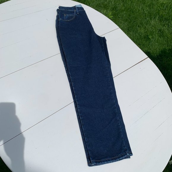 Women's Wrangler Relaxed Fit Jeans 👖— size 8 x 30 - Picture 3 of 8